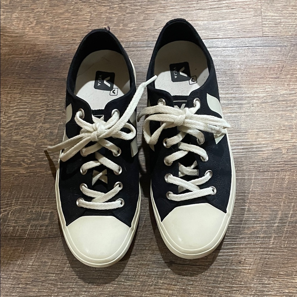 Veja Black and White canvas Women's Sneakers 10